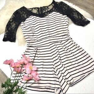 Sweet Vintage stripe romper with boho lace detailing 🖤✨